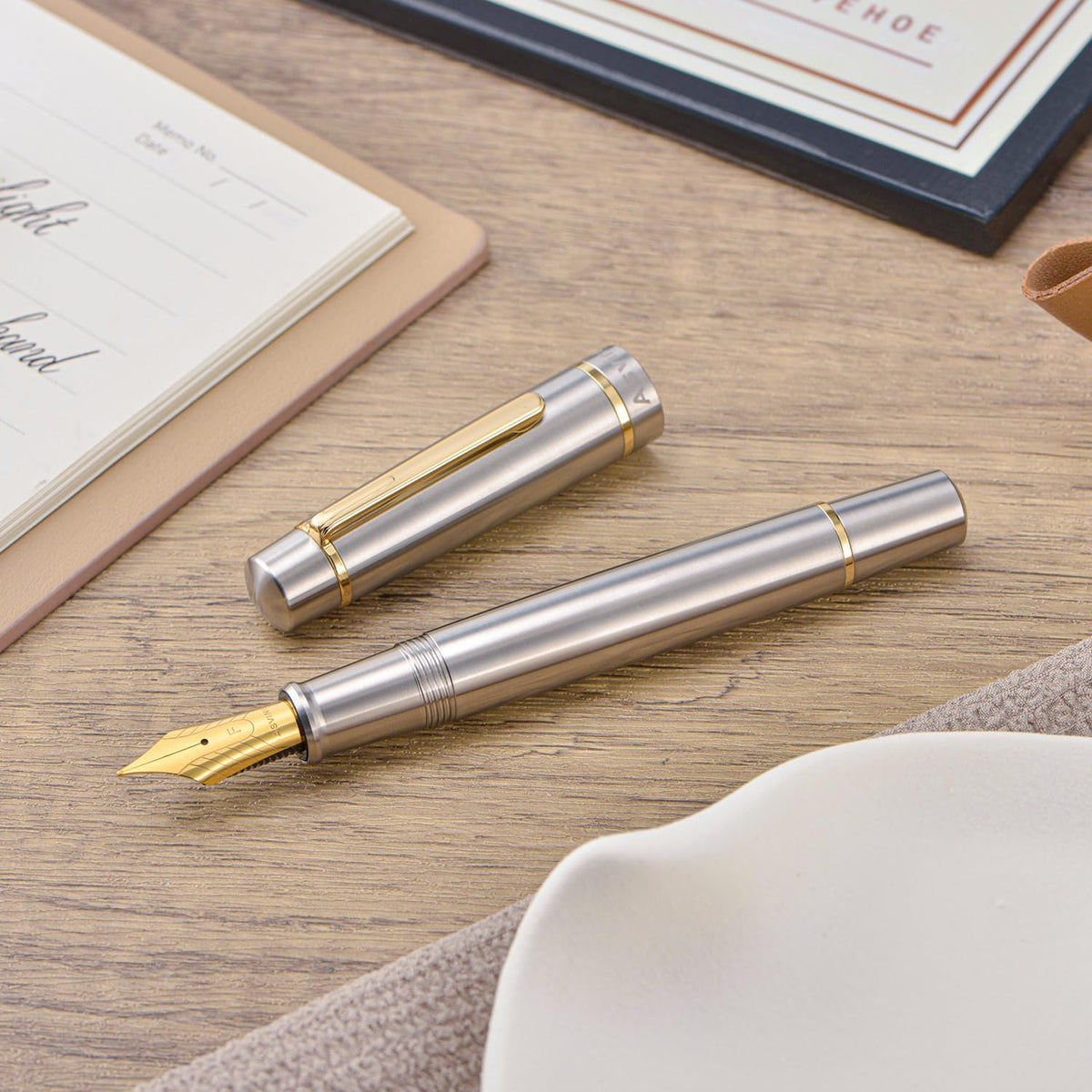 Asvine P100 Titanium Piston Fountain Pen, #8 Fine Nib Solid Pen Case Set