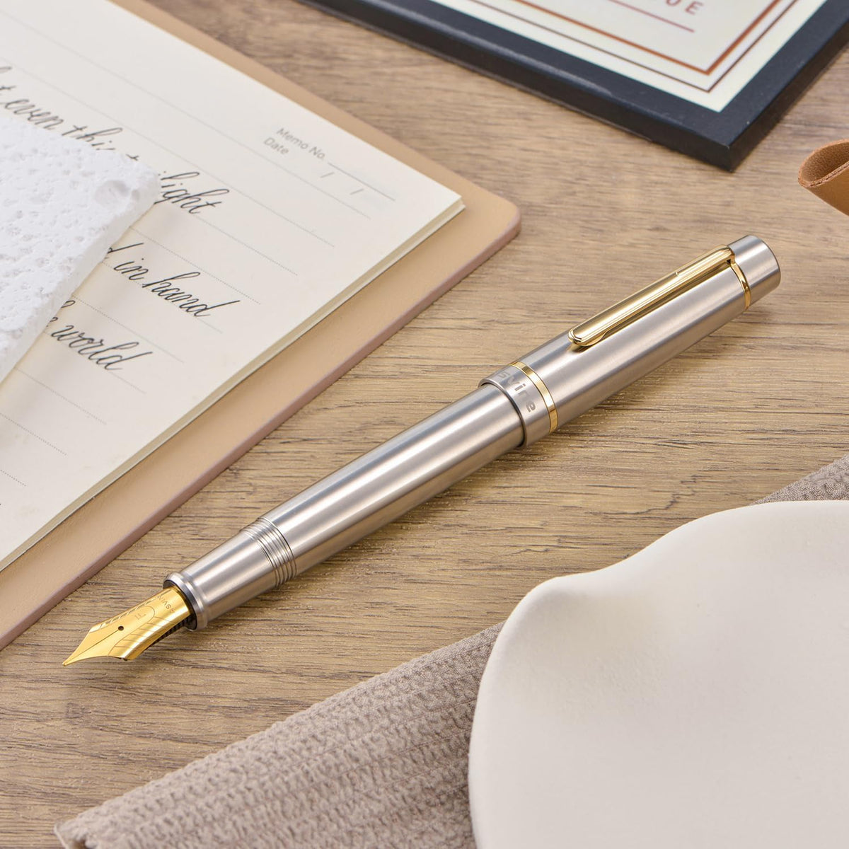 Asvine P100 Titanium Piston Fountain Pen, #8 Fine Nib Solid Pen Case Set
