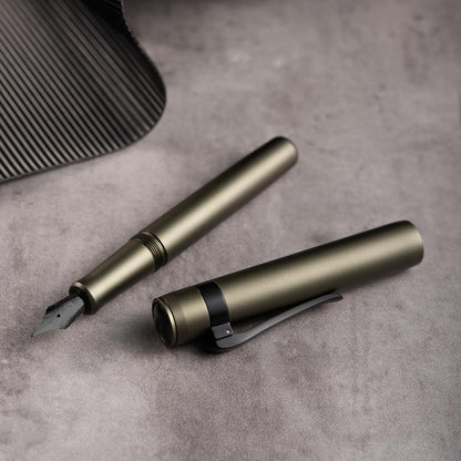 HONG DIAN M2 Black Forest Mini Fountain Pen, Extra Fine Soft Nib & Sleek Shape Aluminium Short Pocket Travel Pen (Army Green)